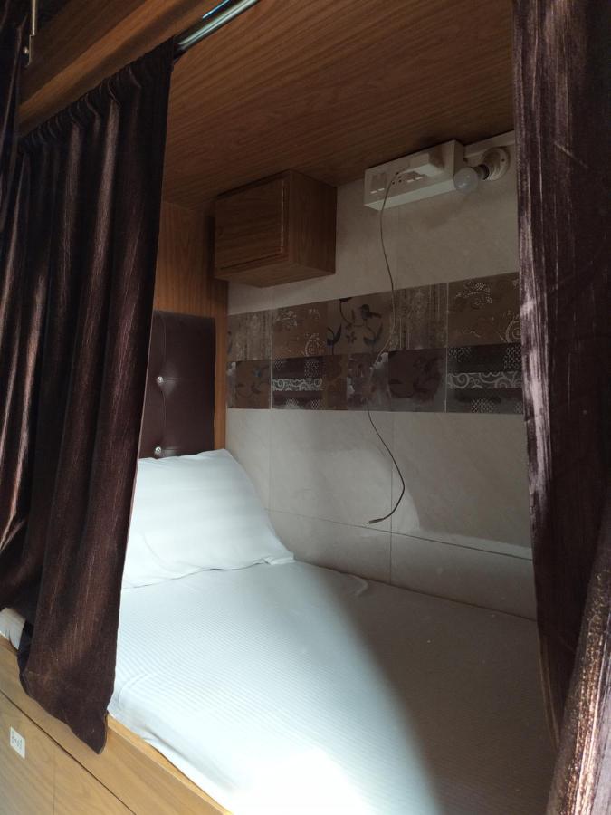 Super Dormitory Ac Deluxe Mumbai Exteriör bild